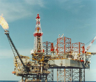 Thu ngân sách phụ thuộc nhiều vào khai thác dầu mỏ.