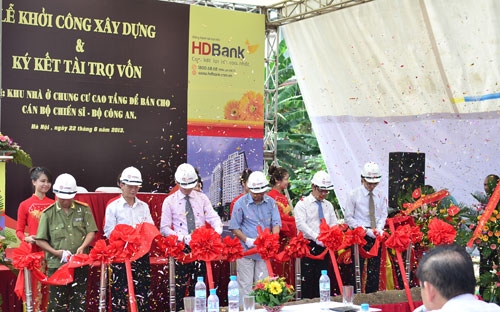 Lãnh đạo Bộ Công an và nhà đầu tư tham dự lễ khởi công dự án ngày 22/6.<br>
