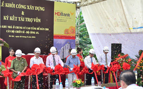 Lãnh đạo Bộ Công an và nhà đầu tư tham dự lễ khởi công dự án ngày 22/6.<br>