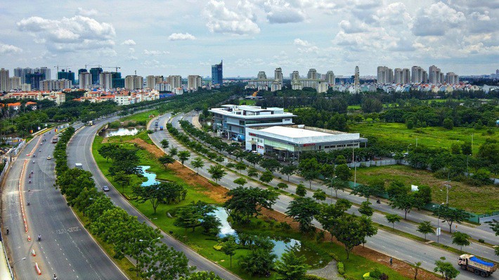 Dù hoạt động M&A diễn ra khá sôi động, song theo JLL, thị trường bất động sản Việt Nam vẫn còn bị kiểm soát chặt chẽ, các dự án có tiềm năng phát triển tốt khá khan hiếm. Khả năng tiếp cận đến các dự án tốt tương đối hạn chế. 