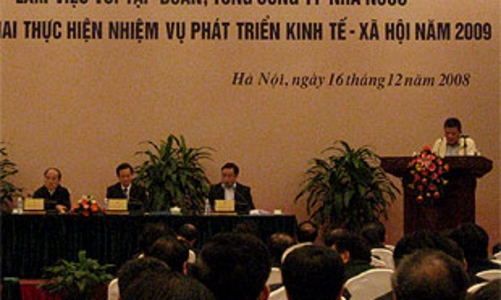 Thủ tướng: “Nhiệm vụ trọng tâm là ngăn chặn suy giảm kinh tế”