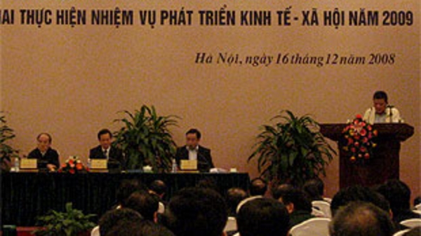 Thủ tướng: “Nhiệm vụ trọng tâm là ngăn chặn suy giảm kinh tế”