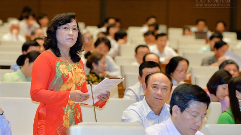 Đại biểu Nguyễn Thị Kim Bé: người dân không xin Nhà nước hoặc doanh nghiệp cho người dân được giảm phí.