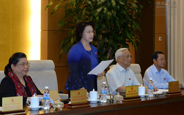 Chủ tịch Nguyễn Thị Kim Ngân điều hành phiên họp.