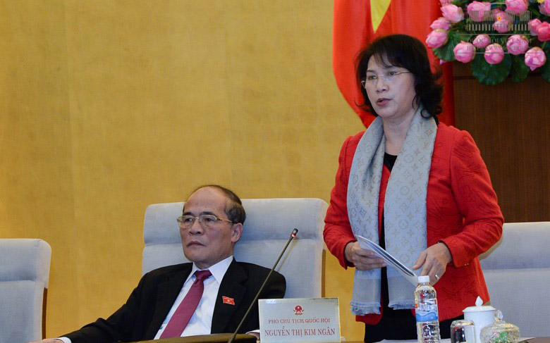 Phó chủ tịch Quốc hội Nguyễn Thị Kim Ngân đang điều hành một phiên họp của Uỷ ban Thường vụ Quốc hội.