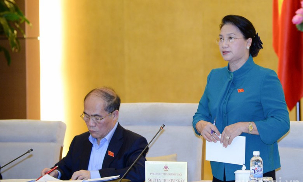 Phó chủ tịch Quốc hội Nguyễn Thị Kim Ngân đang điều hành một phiên họp của Uỷ ban Thường vụ Quốc hội.