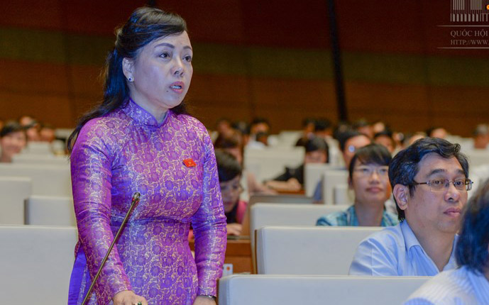 Bộ trưởng Bộ Y tế Nguyễn Thị Kim Tiến, người đã “lỡ hẹn” khá nhiều lần từ nhiệm kỳ Quốc hội trước, dù lĩnh vực phụ trách của bà thường có nhiều vấn đề nóng.