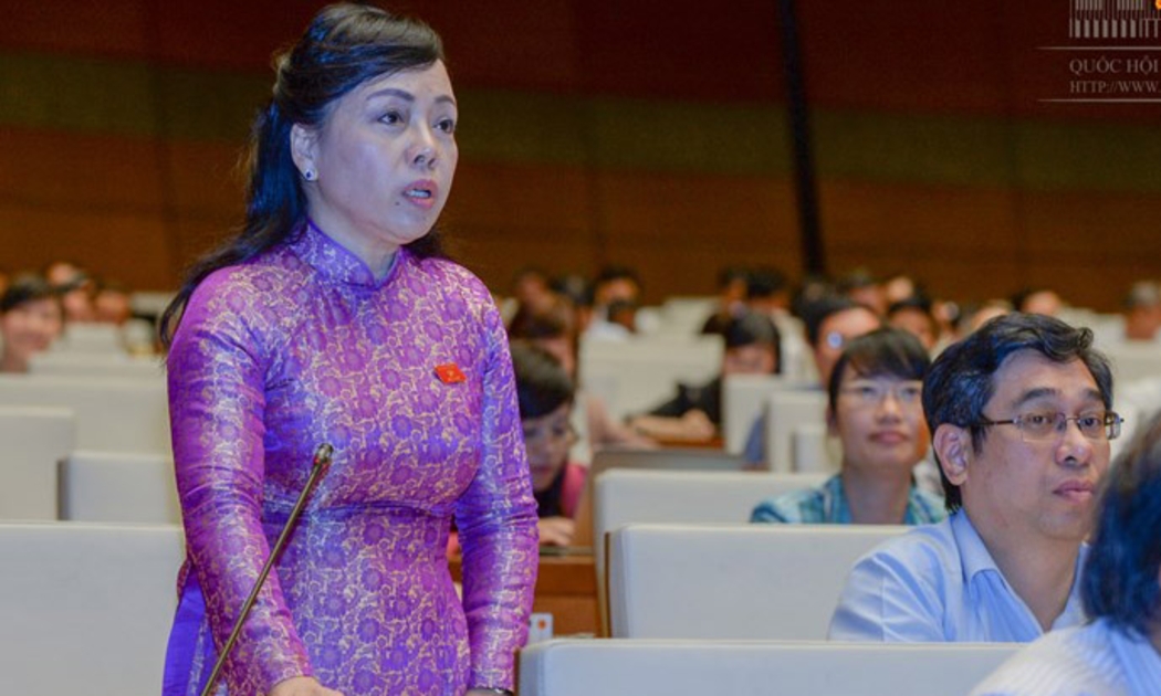Bộ trưởng Bộ Y tế Nguyễn Thị Kim Tiến, người đã “lỡ hẹn” khá nhiều lần từ nhiệm kỳ Quốc hội trước, dù lĩnh vực phụ trách của bà thường có nhiều vấn đề nóng.