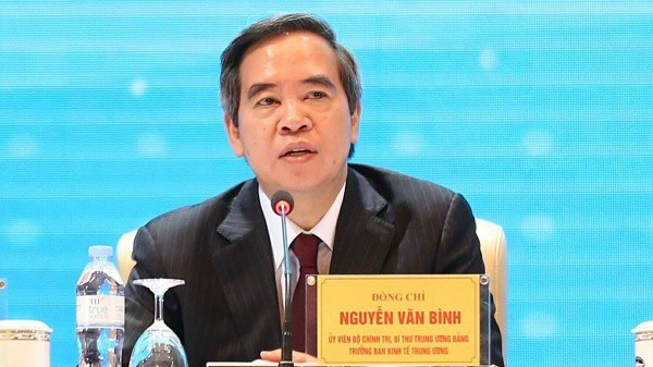 "Tại nhiều nước, có khi tuyệt đối vai trò kinh tế Nhà nước nên có nhiều tiêu cực và dẫn đến thất bại. Đôi khi nhiều nước tư bản lại tuyệt đối vai trò của kinh tế tư nhân dẫn đến khủng hoảng nhiều năm...", ông Nguyễn Văn Bình nói.