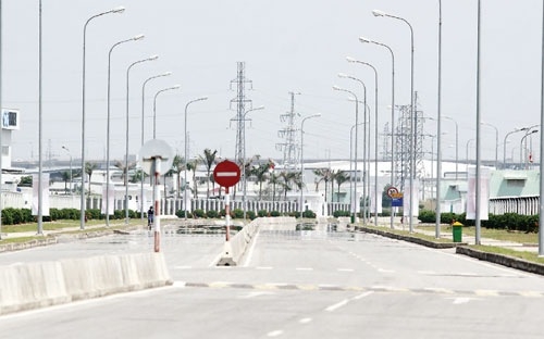 Cán bộ, công nhân viên làm việc trong khu chế xuất và doanh nghiệp chế xuất khi mang ngoại hối từ nội địa Việt Nam vào khu chế xuất và ngược lại không phải khai báo hải quan.<br>