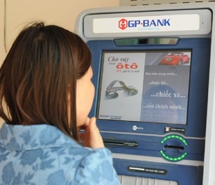Tính đến cuối tháng 4/2012, cả nước đã có 52 tổ chức đăng ký phát hành thẻ với hơn 300 thương hiệu thẻ, số lượng thẻ trong lưu thông đạt hơn 44,6 triệu thẻ (tăng gấp 12 lần so với cuối năm 2006).