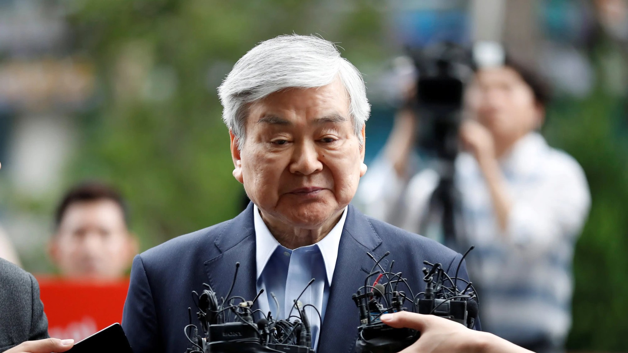 Chủ tịch Cho Yang-ho của Korean Air Lines xuất hiện tại tòa án năm 2018 vì các bê bối của gia đình - Ảnh: Reuters.