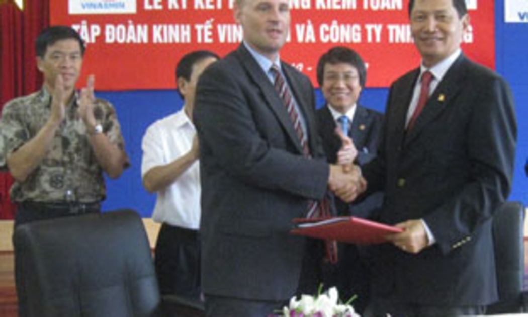 Quang cảnh lễ ký hợp đồng giữa hai bên - Ảnh: Từ Nguyên