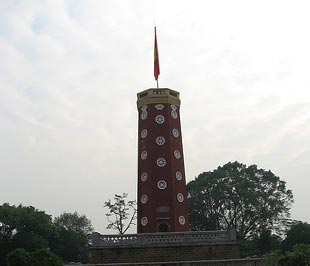 Một vị Ủy viên Thường vụ Quốc hội tâm tư: “Đến kỳ đài Thành cổ Sơn Tây tôi tần ngần lắm, thấy là lạ thế nào ấy”.