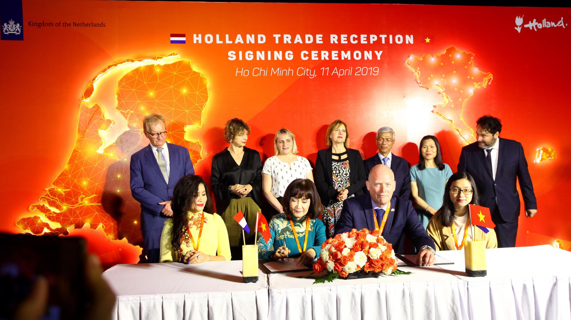 Lễ ký kết giữa công ty Upp! và Công ty cổ phần Toàn Hải Vân.