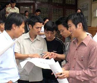 Phí tuyển dụng tại Philippines thấp nhất với 900 USD; Thái Lan 987 USD, Việt Nam cao gần gấp đôi với 1.700 USD.