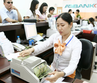 Lãi suất huy động giảm thời gian qua là một cơ sở để các ngân hàng xét giảm lãi suất cho vay.