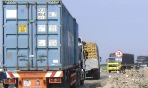 Kiến nghị gia hạn bằng lái xe container để giảm ùn tắc