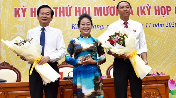 Tân Chủ tịch UBND tỉnh Kiên Giang Lâm Minh Thành (Bên phải).