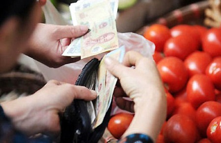 Tình hình kinh tế trong và ngoài nước dường như đang thách thức mục tiêu kiềm chế lạm phát dưới 10% của năm nay.