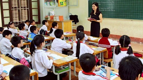 Trường lạm thu phải hoàn trả lại cho học sinh những khoản thu sai. Ảnh minh họa. 