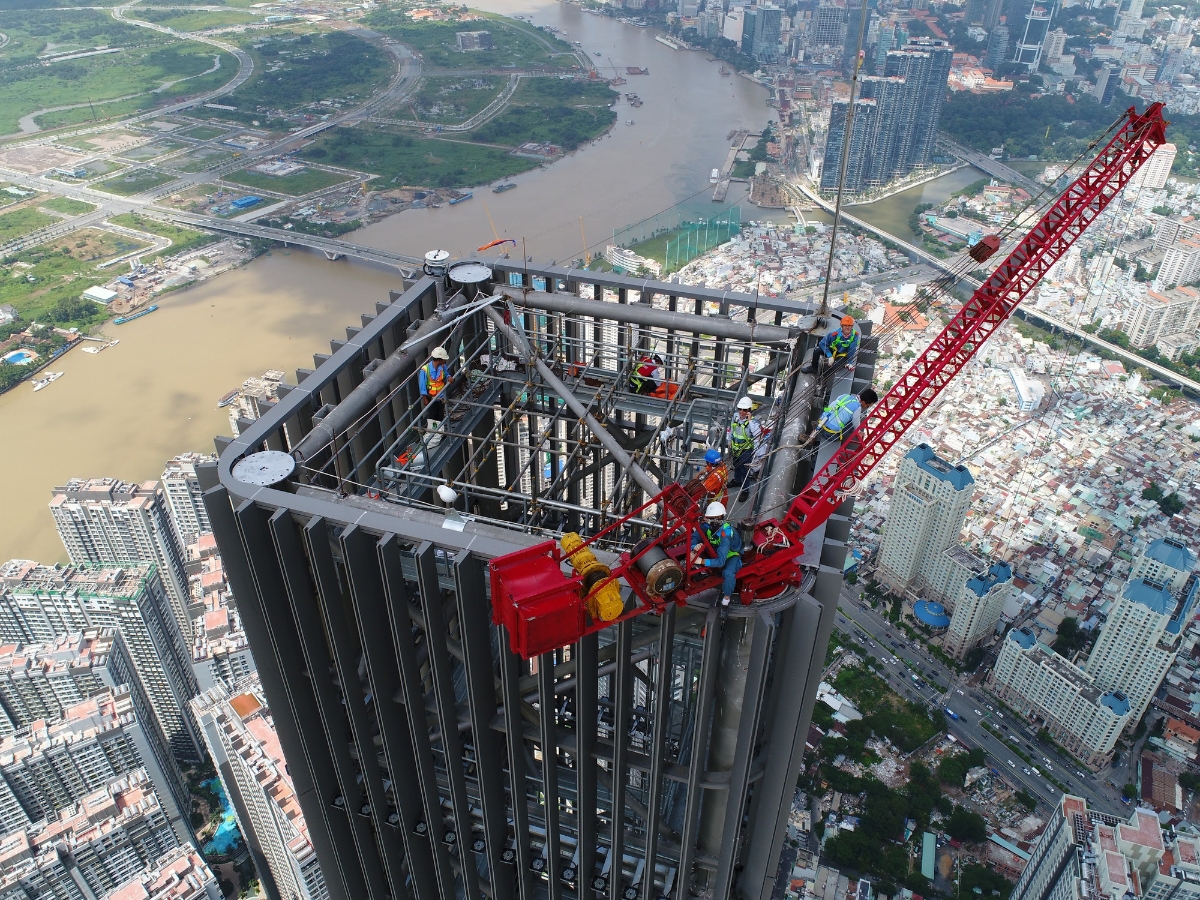 Coteccons thi công hạng mục Spire của The Landmark81.