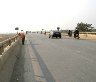 Láng - Hòa Lạc là một dự án giao thông chậm tiến độ do năng lực nhà thầu.