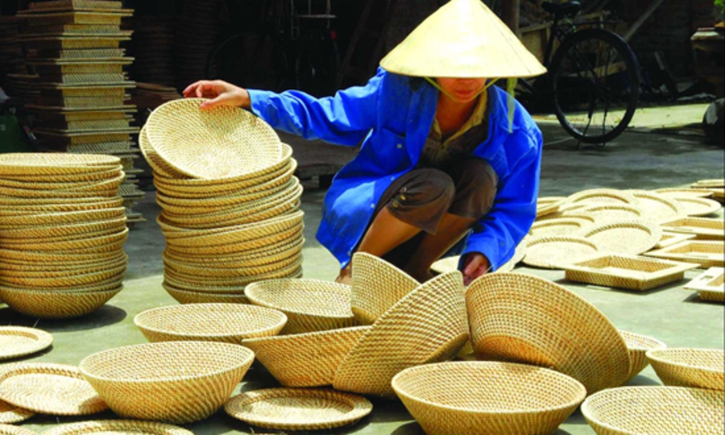 Với các làng nghề, 80% là hộ gia đình, quy mô sản xuất nhỏ.