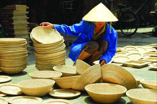 Với các làng nghề, 80% là hộ gia đình, quy mô sản xuất nhỏ.