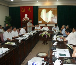 Lãnh đạo hai tỉnh Thái Nguyên và Vĩnh Phúc tại buổi báo cáo đề xuất đầu tư Dự án hầm Tam Đảo và đường vành đai 5 vùng Thủ đô Hà Nội - Ảnh: TNĐT.