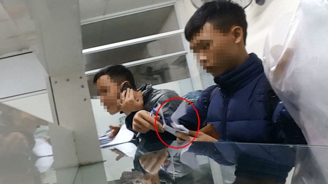 Tạm đình chỉ cán bộ hải quan Hải Phòng sau bê bối - Ảnh: Lao động.