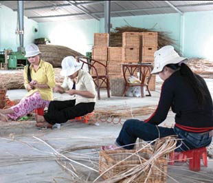 Nhiều đối tượng lao động ở nông thôn sẽ được hỗ trợ học nghề.