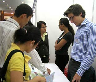 Việc quản lý lao động nước ngoài sẽ chặt chẽ hơn - Ảnh minh họa.