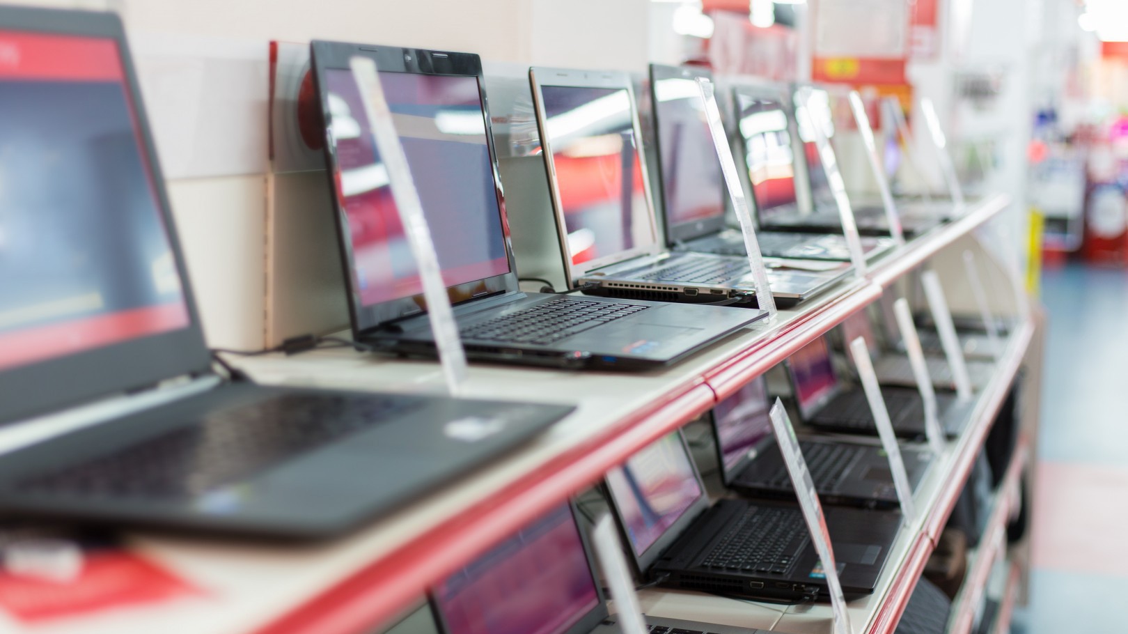 Các lo ngại về vấn đề an ninh do sử dụng phần mềm không bản quyền khiến một số người tiêu dùng, doanh nghiệp tìm đến phần mềm hợp pháp, phần mềm an ninh.