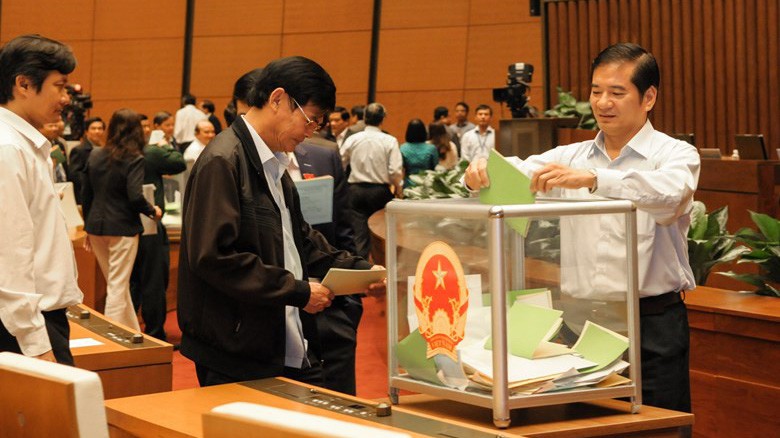 Việc lấy phiếu tín nhiệm các chức danh do Quốc hội bầu và phê chuẩn đã từng được tiến hành hai lần trong nhiệm kỳ Quốc hội khoá 13. 