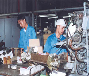 Doanh nghiệp chỉ được phép thu tiền môi giới và tiền dịch vụ sau khi ký hợp đồng đưa người lao động đi làm việc ở nước ngoài và đã được phía nước ngoài tiếp nhận, hoặc được cấp visa.