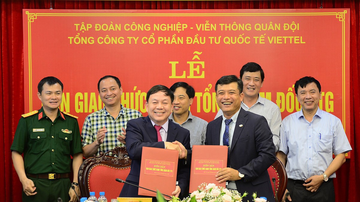 Lễ bàn giao chức danh Tổng giám đốc ở Viettel Global