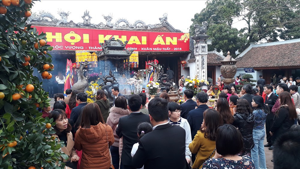 Đầu năm là mùa lễ hội, người dân đổ đi lễ chùa dịp này. Ảnh minh hoạ 