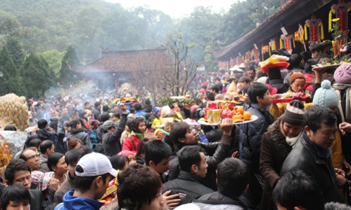 Xem xét kỷ luật cán bộ công thương lễ chùa giờ hành chính