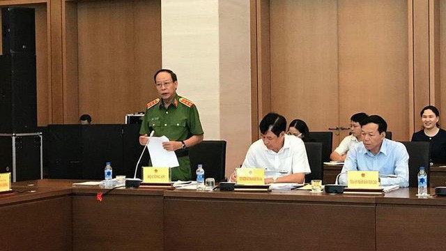 Thứ trưởng Bộ Công an Lê Quý Vương phát biểu tại cuộc họp.