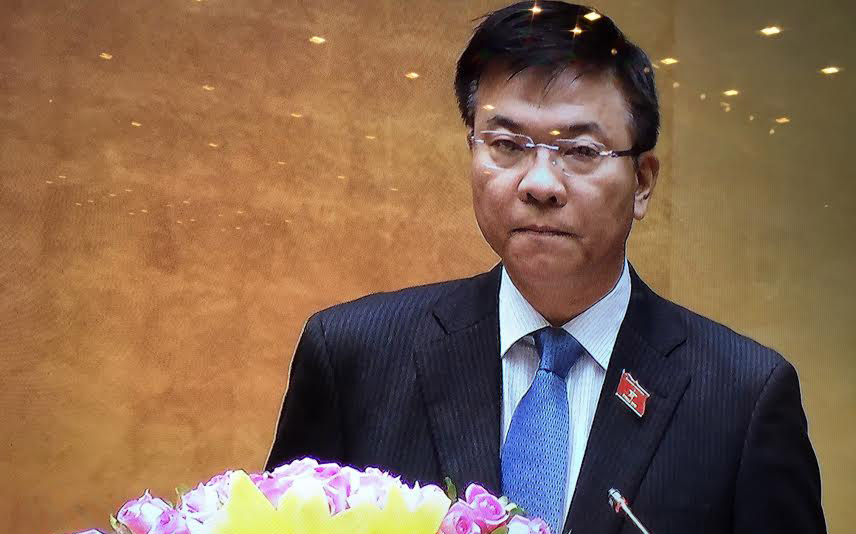 Thừa uỷ quyền Thủ tướng, Bộ trưởng Bộ Tư pháp Lê Thành Long đã trình Quốc hội dự án Luật Sửa đổi, bổ sung một số điều của Bộ luật Hình sự 2015