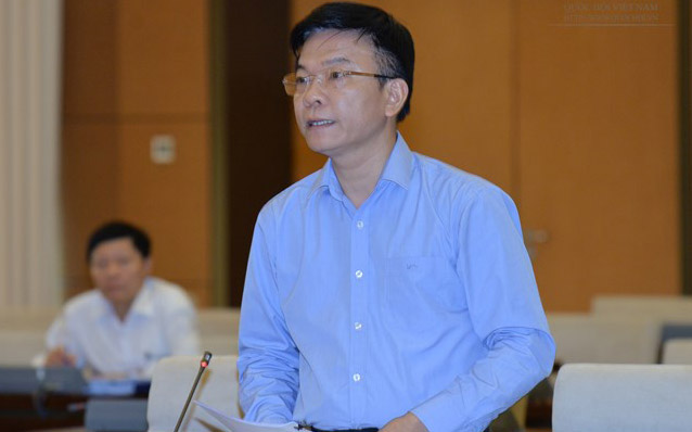 Khi đã có 20 đại biểu đăng đàn, 15 vị đã đăng ký nhưng chưa phát biểu, Bộ trưởng Bộ Tư pháp Lê Thành Long được mời giải trình.<br>