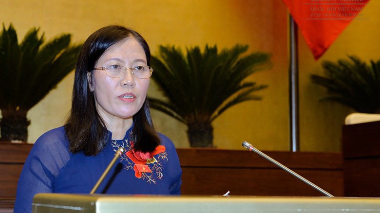 Chủ nhiệm Uỷ ban Tư pháp Lê Thị Nga trình bày báo cáo thẩm tra dự án Luật Đặc xá (sửa đổi).