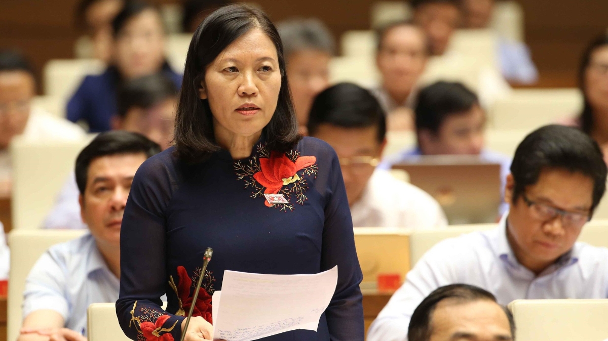 Chủ nhiệm Uỷ ban Tư pháp Lê Thị Nga chất vấn Bộ trưởng Đào Ngọc Dung.