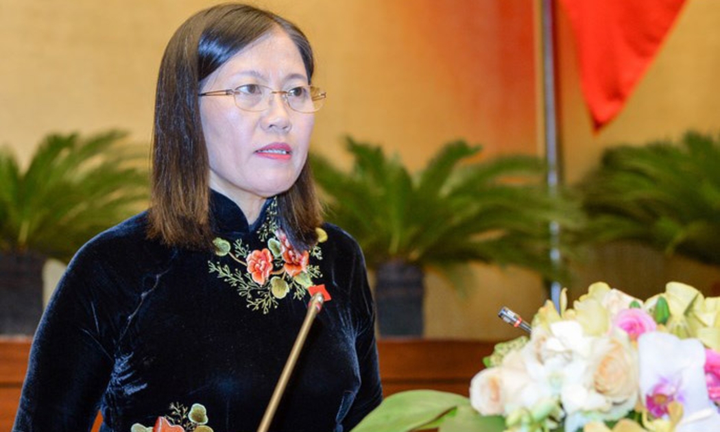 Chủ nhiệm Uỷ ban Tư pháp Lê Thị Nga báo cáo thẩm tra về công tác phòng chống tham nhũng.