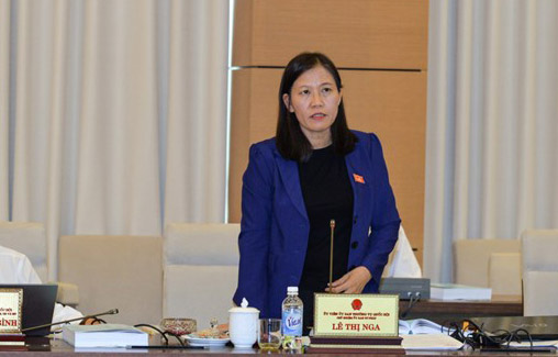Chủ nhiệm Ủy ban Tư pháp Lê Thị Nga phát biểu tại phiên thảo luận.