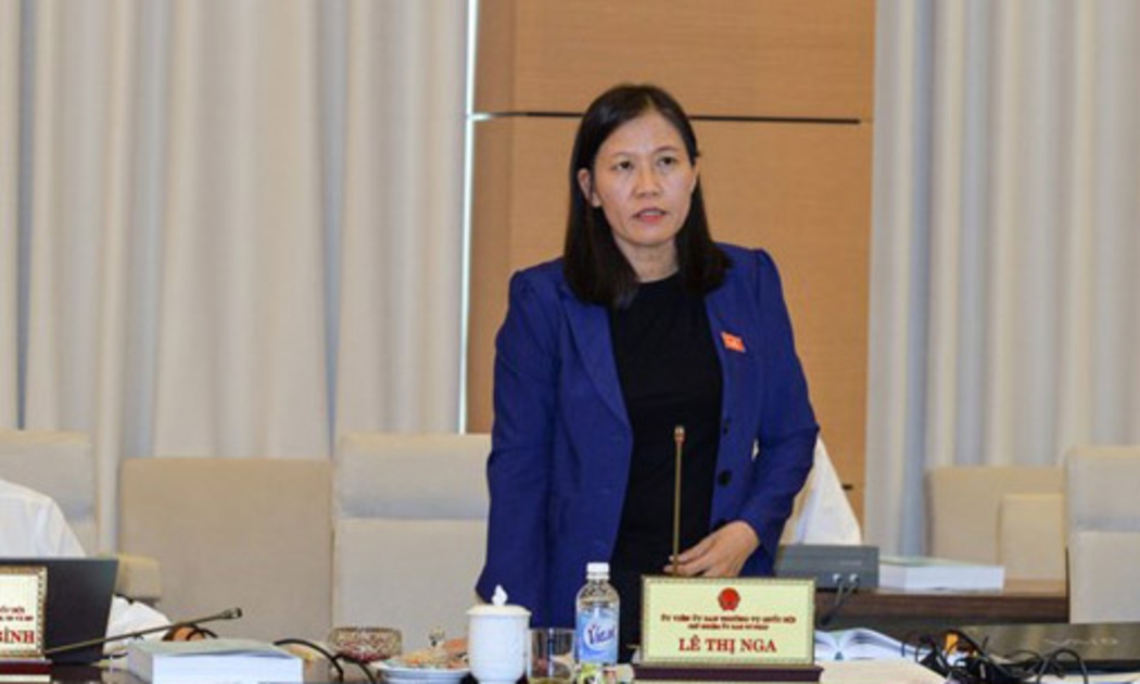 Chủ nhiệm Ủy ban Tư pháp Lê Thị Nga phát biểu tại phiên thảo luận.
