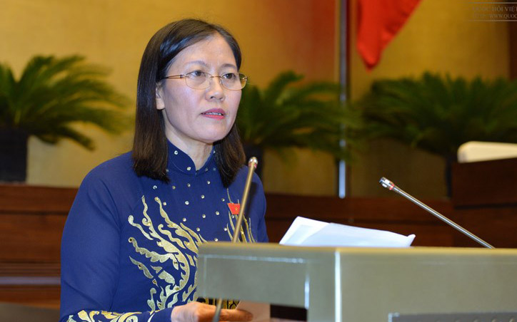 Chủ nhiệm Uỷ ban Tư pháp Lê Thị Nga trình bày báo cáo tiếp thu giải trình dự án luật.