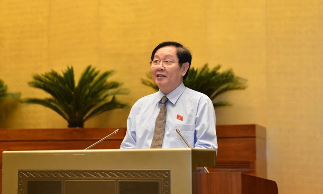 Bộ trưởng Bộ Nội vụ Lê Vĩnh Tân trình bày tờ trình - Ảnh: Quang Phúc