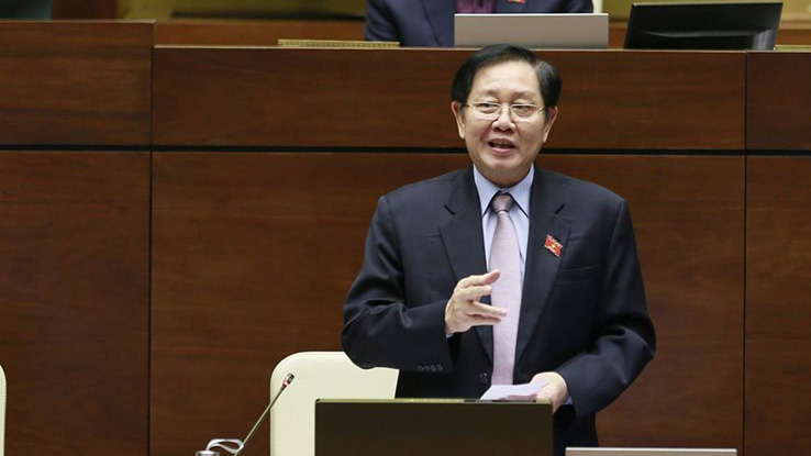 Bộ trưởng Bộ Nội vụ Lê Vĩnh Tân trả lời chất vấn - Ảnh: Quang Phúc 